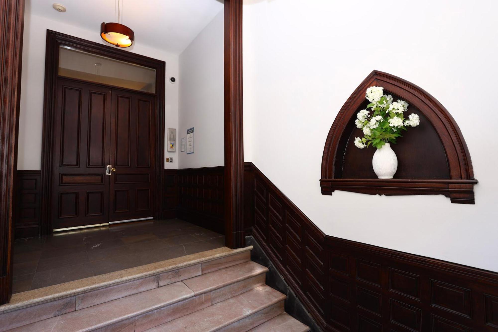 Stylish Studio On Newbury Street, #10 Бостон Экстерьер фото