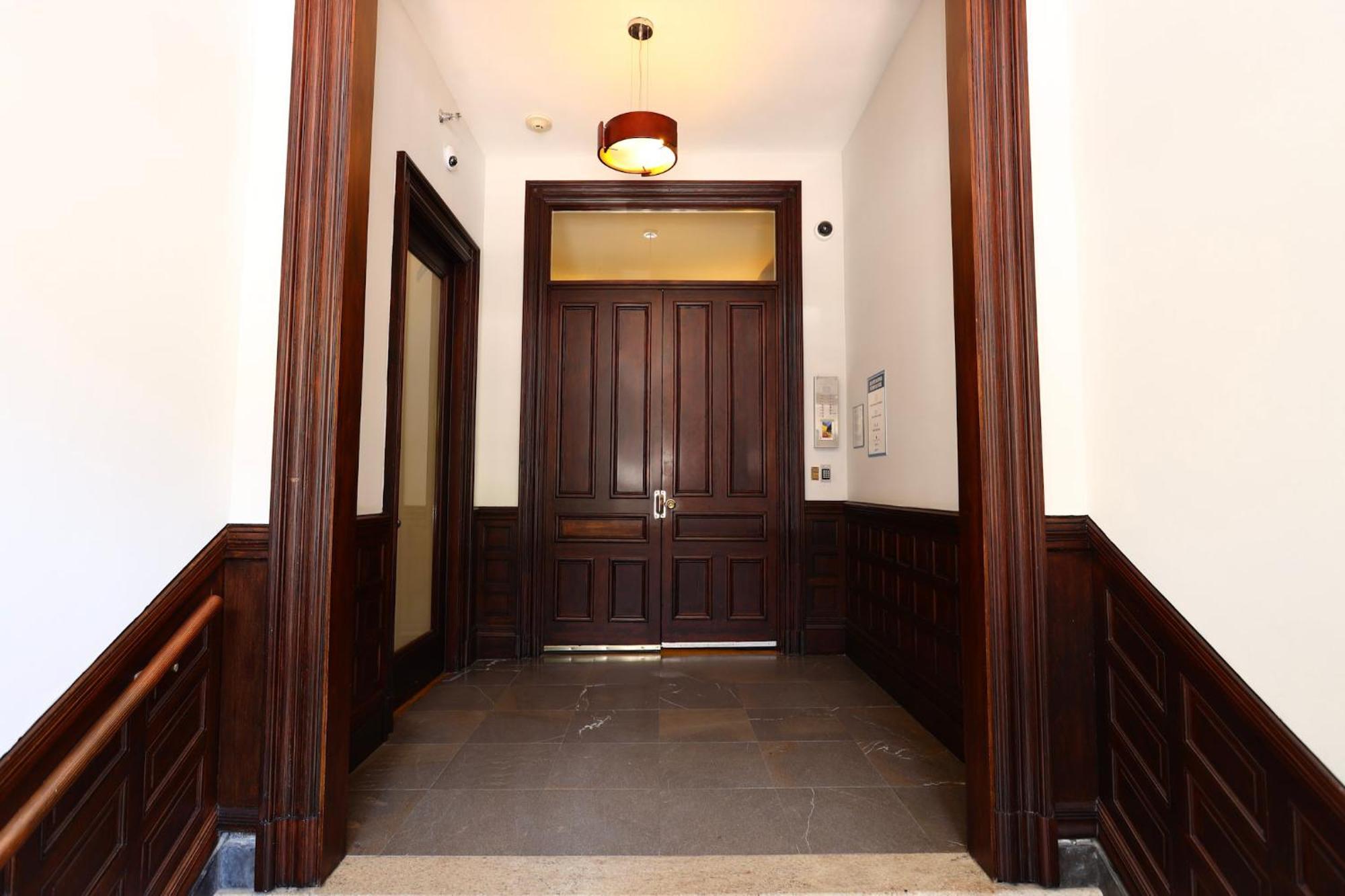 Stylish Studio On Newbury Street, #10 Бостон Экстерьер фото