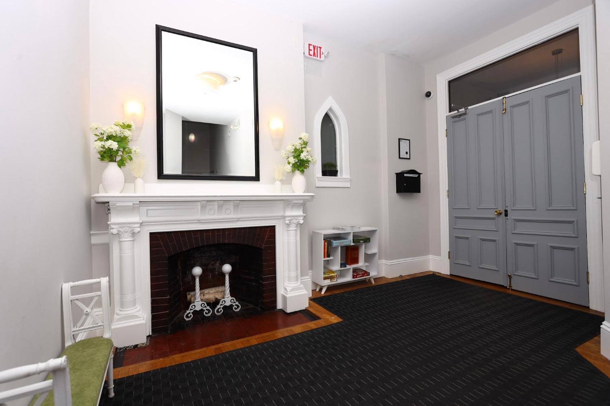 Stylish Studio On Newbury Street, #10 Бостон Экстерьер фото