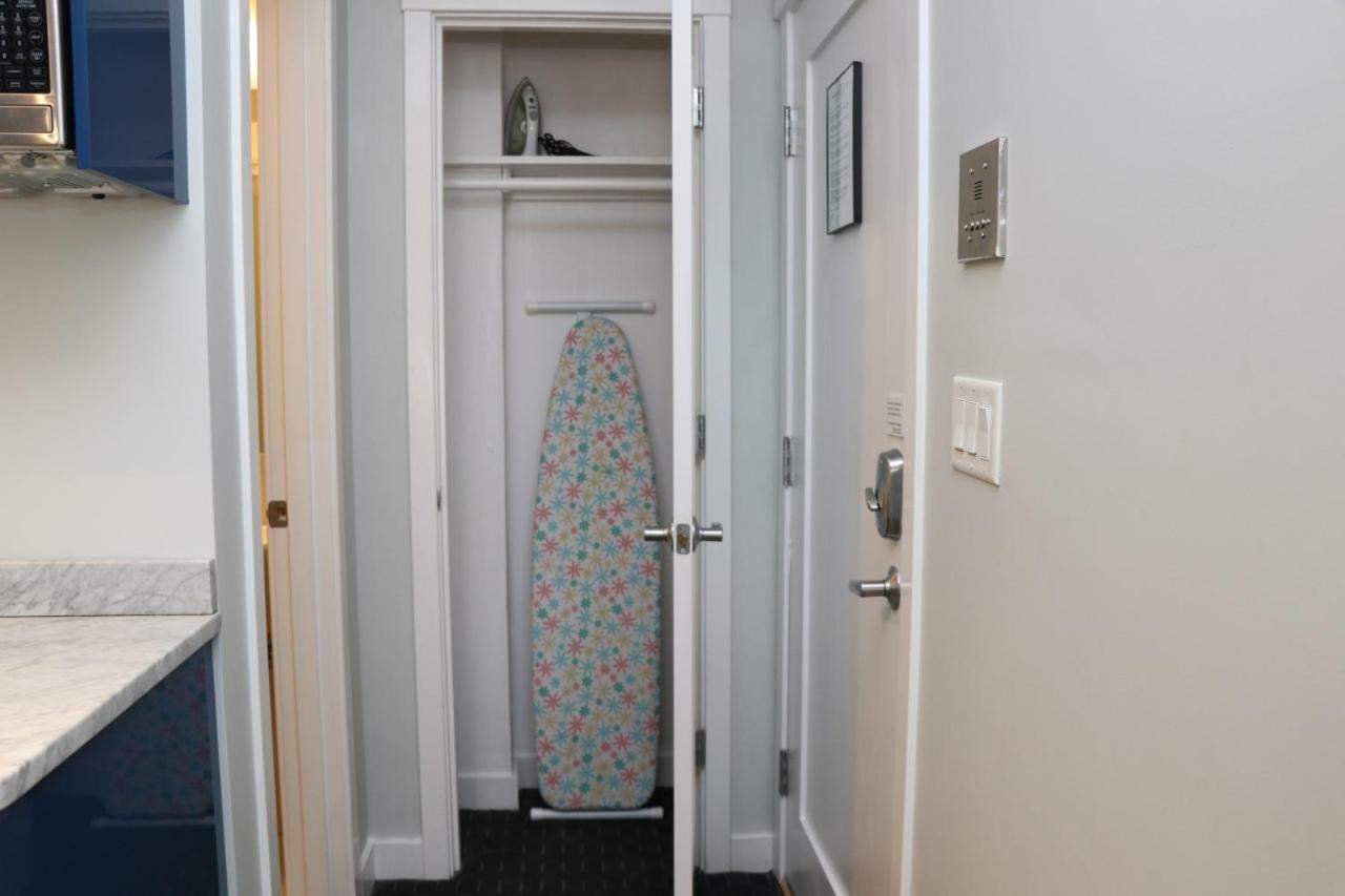 Stylish Studio On Newbury Street, #10 Бостон Экстерьер фото